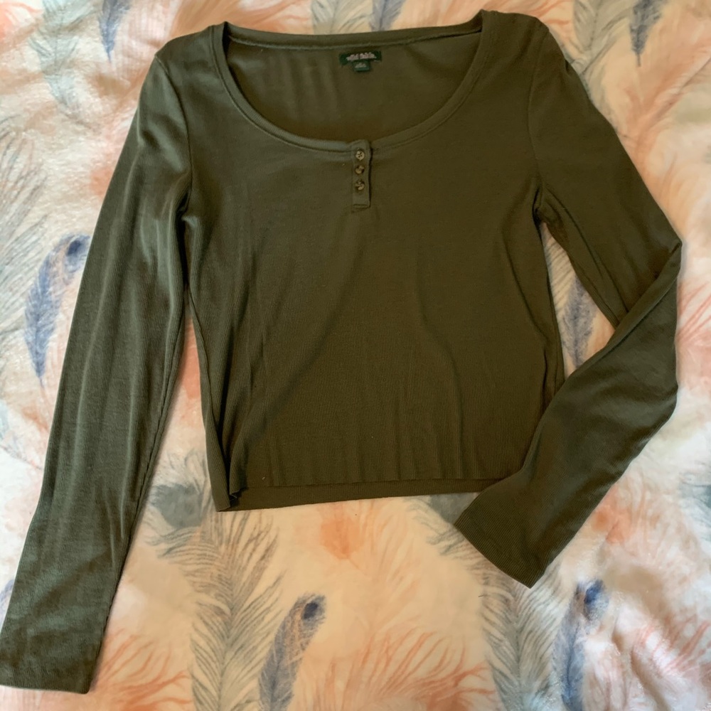 Cropped long sleeve shirt